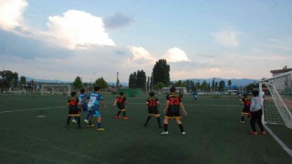 Gedizde Büyük Zaferin 100. Yılında yüzme yarışması ve futbol turnuvası düzenlendi