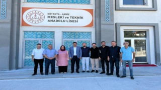 Gedizde “Minik Ayaklar Üşümesin, Veren El Alan Eli Görmesin” sosyal sorumluluk projesi