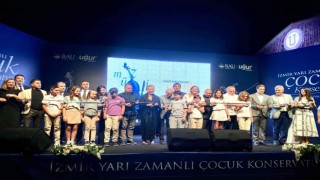 Geleceğin sanatçıları İzmir Yarı Zamanlı Çocuk Konservatuvarında yetişecek