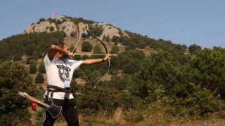 Geleneksel okçuluk tutkunları Gürsu Adrenalin Parkta hedefe kitlendi