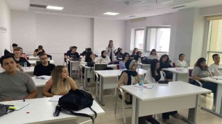 Gençlik Merkezinde öğrenciler horonla moral buluyor
