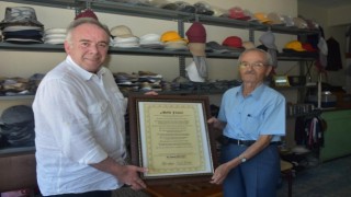 Germencik Belediye Başkanı Öndeş, ilin ahisi seçilen terzi Gülcanı ziyaret etti