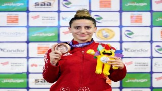 Gizem Özer, Dünya Üniversiteler Boks Şampiyonasında yarı finale çıktı