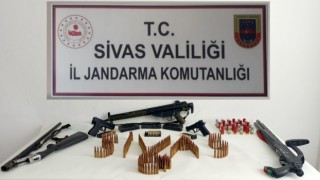 Göçerlerin çadırlarından adeta cephanelik çıktı