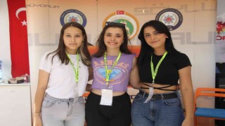Gönüllü öğrenciler, Terör şubeden öğrendiklerini fuar standında anlatıyor