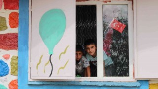 Gönüllüler bir araya geldi, 200 öğrenciye kırtasiye desteğinde bulundu