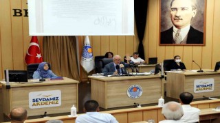 Başkan Mustafa Gültak, CHP ve HDP'li meclis üyelerini halka şikayet etti