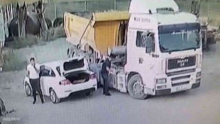 Güpegündüz tırdan mazot hırsızlığı kameraya yansıdı