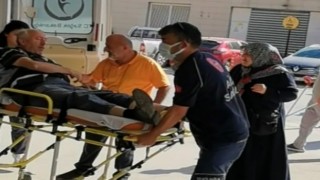 Hafif ticari araç direğe çarptı: 1 yaralı