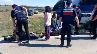 Hafif ticari araç ile otomobil çarpıştı: 3 yaralı