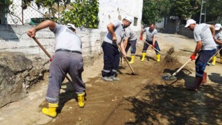 Hafta sonu mesaisinde cadde ve sokaklar yıkandı