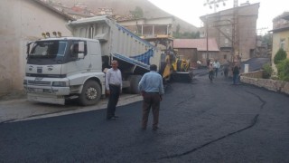 Hakkaride asfalt ve parke taşı çalışmaları devam ediyor