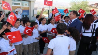 Hakkaride ‘Yayalara öncelik duruşu, hayata saygı duruşu etkinliği