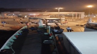 Harem Arabalı Feribot İskelesinde yanan otobüs paniğe yol açtı