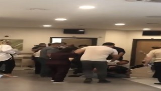 Hastanede hastalar arasında sıra kavgası kamerada