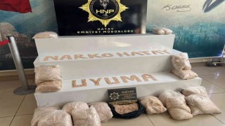 Hatayda polisten kaçan araçtan 450 bin adet uyuşturucu hap ele geçirildi