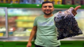 Hem eli hem gözü terazi gibi çalışıyor