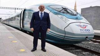 Hızlı tren günlük 31 bin 651 yolcu ile rekor kırdı