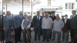 Huzurevi sakinleri halk müziği konseriyle coştu