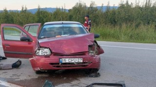 İnegölde iki otomobil çarpıştı: 4 yaralı