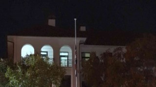 İngiltere Büyükelçiliğinde bayrak yarıya indirildi