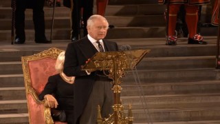 İngiltere Kralı III. Charles, parlamento binasında taziyeleri kabul etti