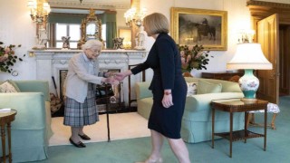 İngilterenin yeni Başbakanı Liz Truss, Kraliçe ile görüştü