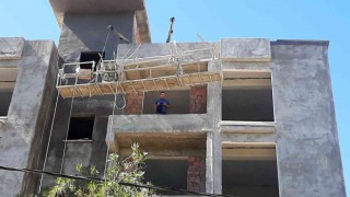 İnşaat iskelesinden düşen işçi hayatını kaybetti