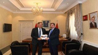 İş adamı Eczacıbaşı, Muğla Valisi Orhan Tavlı ile görüştü
