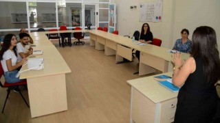 İşitme engelli bireylerin sesi olmak için eğitim alıyorlar