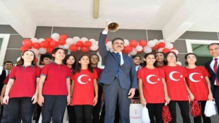Ispartada ilk ders zili çaldı