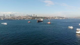İstanbul Boğazında arıza yapan kuru yük gemisi Ahırkapıya çekilmeye başlandı