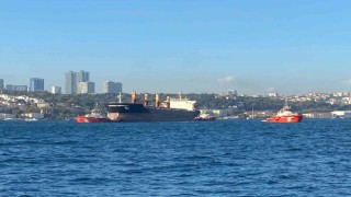 İstanbul Boğazında Üsküdar sahilinde, vapur iskelesinin 100 metre açığında tehlike.
