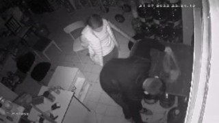 İstanbulda ilginç hırsızlık kamerada: Piknik tüplerini çaldılar