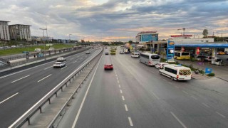 İstanbulda okullar açıldı, trafik yoğunluğu başladı