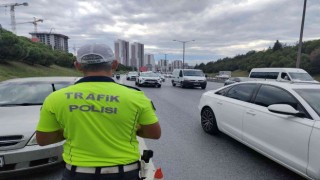 İstanbulda trafik denetimi: Kurallara uymayanlara ceza yağdı