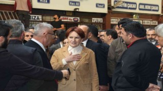 İYİ Parti Genel Başkanı Akşener, Ankarada hal esnafını ziyaret etti