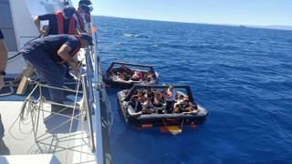 İzmir açıklarında 66 düzensiz göçmen kurtarıldı, 35i yakalandı