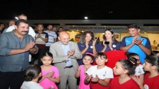 İzmir Fuarında Bayraklı rüzgarı