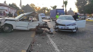 İzmirde 3 araçlı zincirleme kaza: 3 yaralı