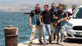 İzmirde 65 korsan otoparkçı yakalandı