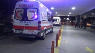 İzmirde alkollü şahıs ihbara gelen polisi bıçakla yaraladı