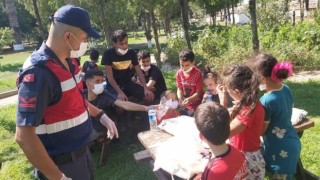 İzmirde jandarma 794 düzensiz göçmen ve 7 organizatör yakaladı