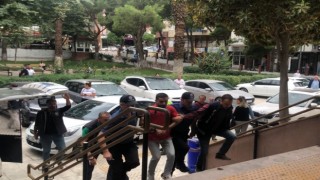 İzmirde kalbinden bıçaklanan genç hayatını kaybetti