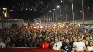 İzmirde kurtuluşun 100üncü yılı fener alayıyla sürdü