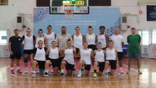 İzmitli periler, yeni sezon öncesi hazırlık maçlarıyla form tutuyor