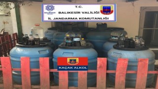 Jandarma 2 bin 258 litre kaçak içkiye el koydu