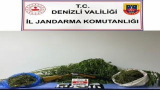 Jandarma tacirden kilolarca esrar ele geçirdi