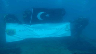 Jandarmadan su altında ‘Mavi vatanda nöbetteyiz mesajı