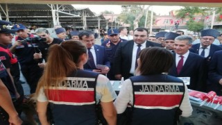Jandarmanın Buharkentteki standına ilgi yoğun oldu